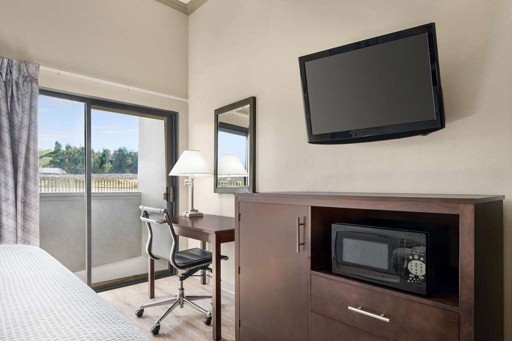 Baymont by Wyndham Monterey Park - photo 12