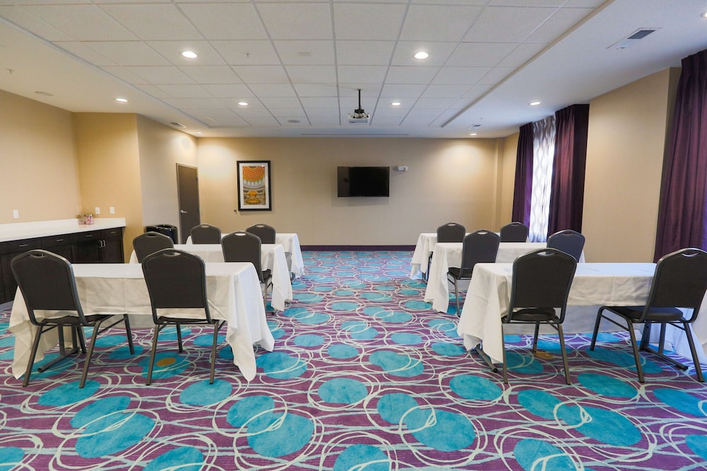 Hampton Inn El Reno - photo 61