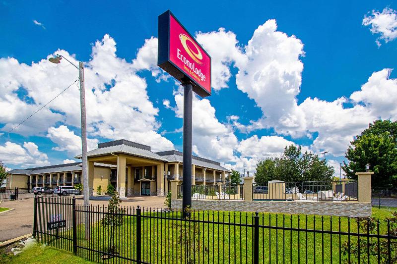 Super 8 by Wyndham Jackson MS - photo 4