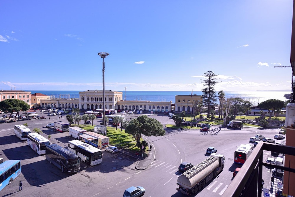 Symposium — 4-Star Luxury Hotel in Catania, Italy