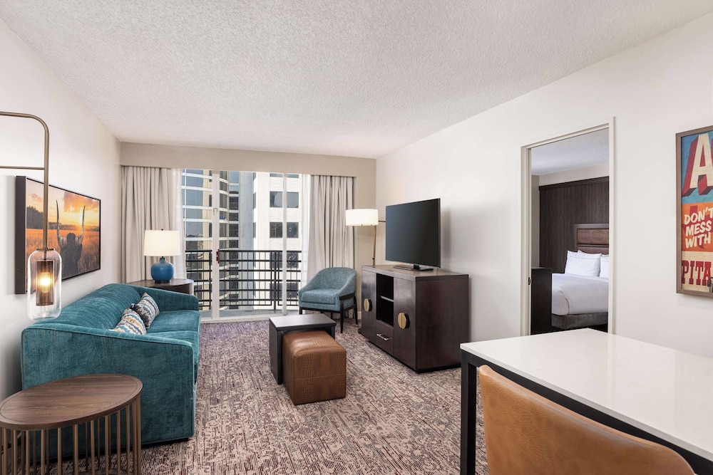 DoubleTree Suites by Hilton Austin Downtown Capitol - photo 20