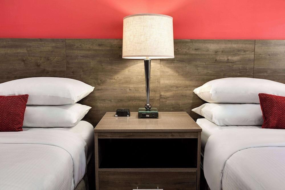 Ramada By Wyndham Oakland Downtown City Center - photo 15