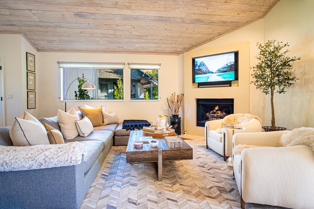 3bd 3ba Ski Chalet Views Resort Amenities — hotel near Friedman Memorial Airport