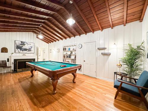 Elegant 4 Bedroom with Courtyard WIL BEV — 4-Star Luxury Hotel in Los Angeles, United States