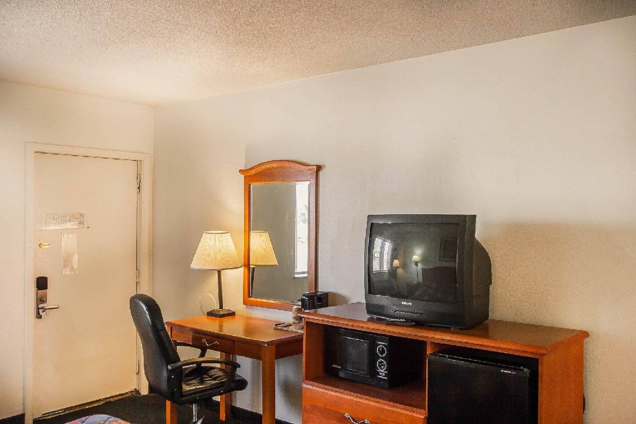 Rodeway Inn Effingham - photo 13