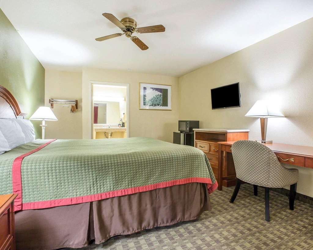 Rodeway Inn Delano - photo 21