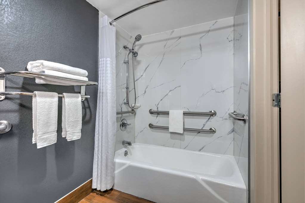 Super 8 by Wyndham Grand Prairie North - photo 15