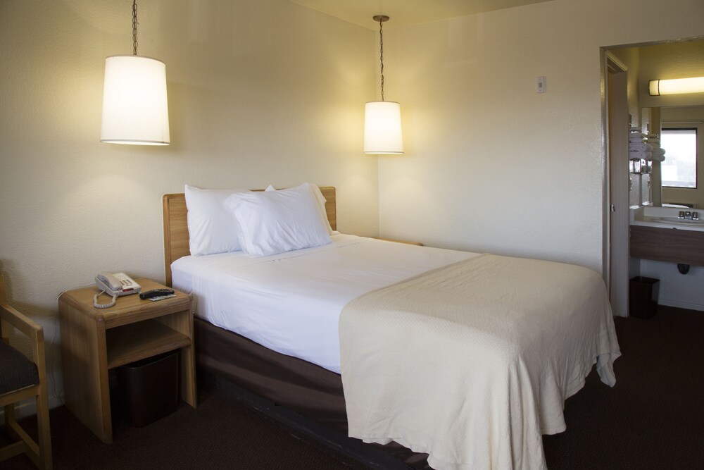 E Z 8 Motel South Bay - photo 8
