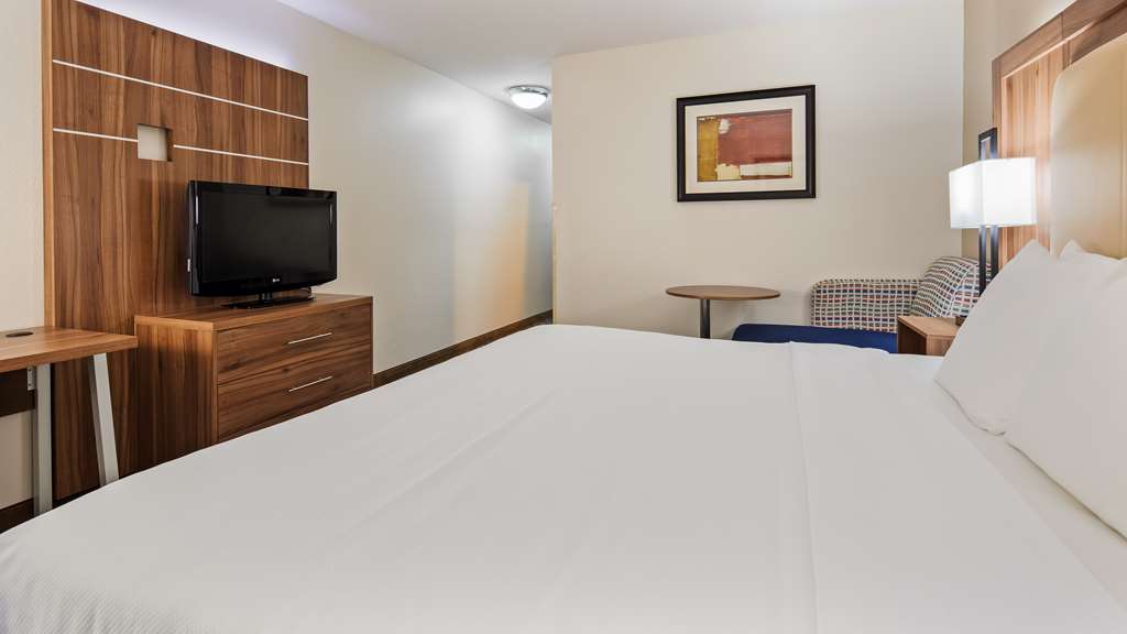 Best Western Plus Kansas City Airport KCI East - photo 11
