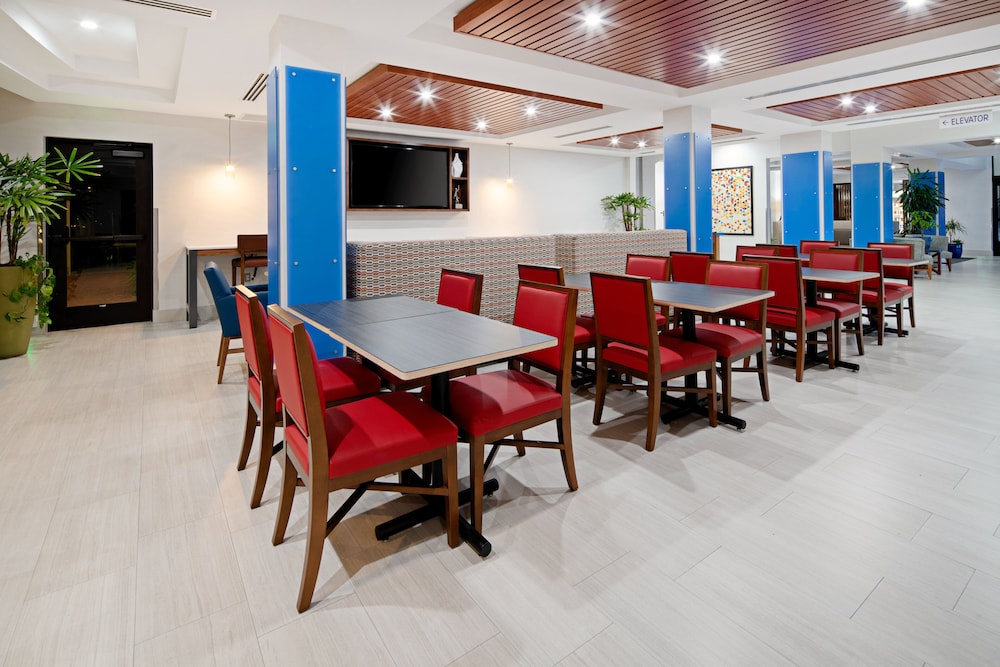 Holiday Inn Express Hotel & Suites Atascadero by IHG - photo 50