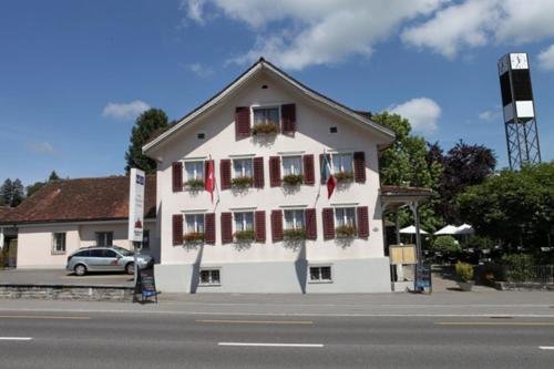 Hotel Restaurant Schlössli Meggen B. Shala — hotel in Meggen