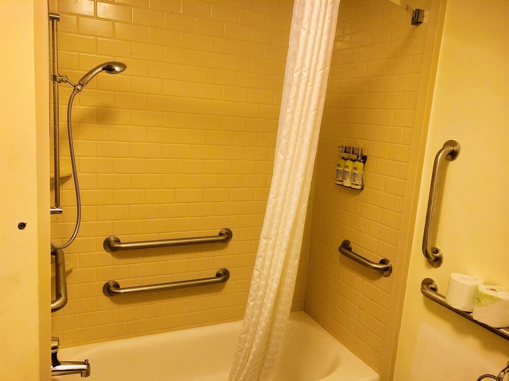 Candlewood Suites Lake Charles South by IHG - photo 18