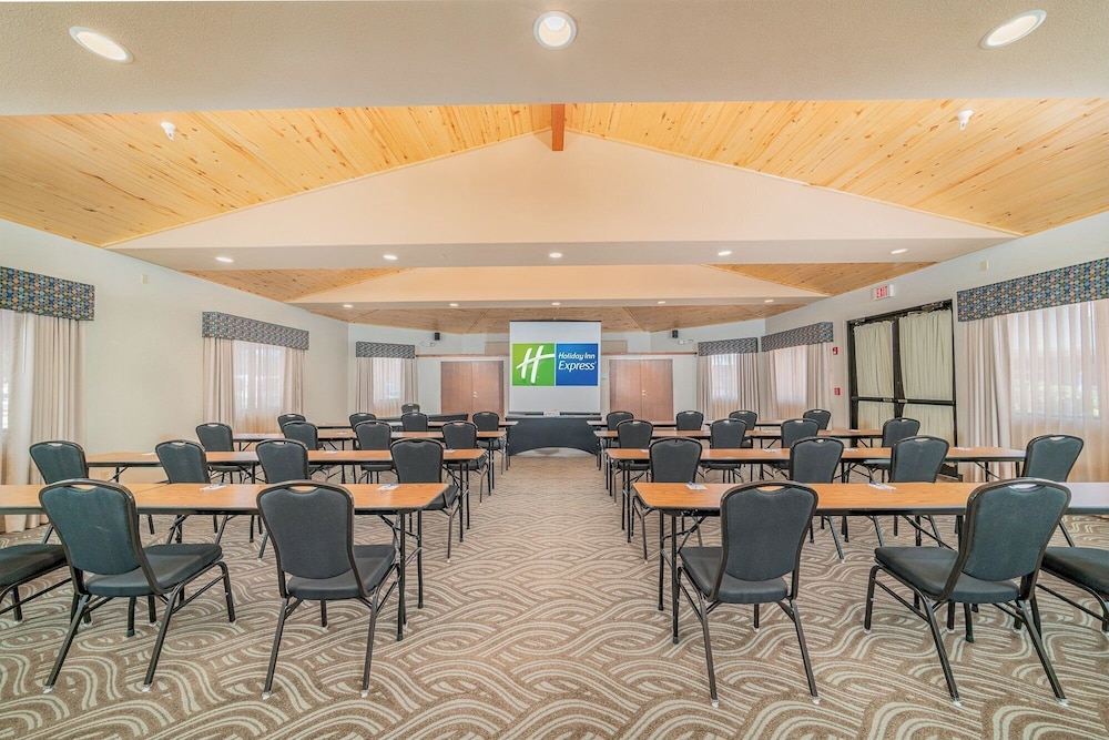 Holiday Inn Express & Suites Montrose Black Canyon Area by IHG - photo 42