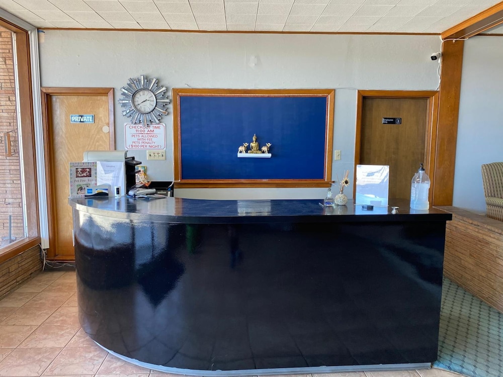 Western Skies Motel - photo 2