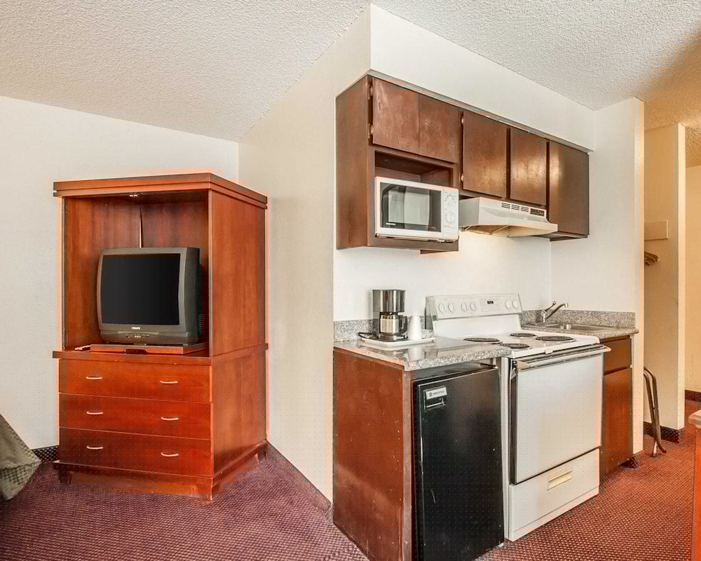 Rodeway Inn & Suites Portland West Beaverton - photo 29
