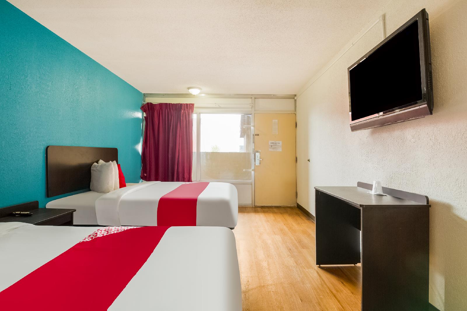 OYO Hotel St. Louis Lambert Airport - photo 15