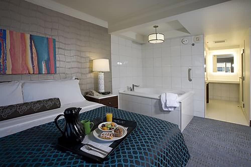 Bally s Evansville Casino & Hotel - photo 10