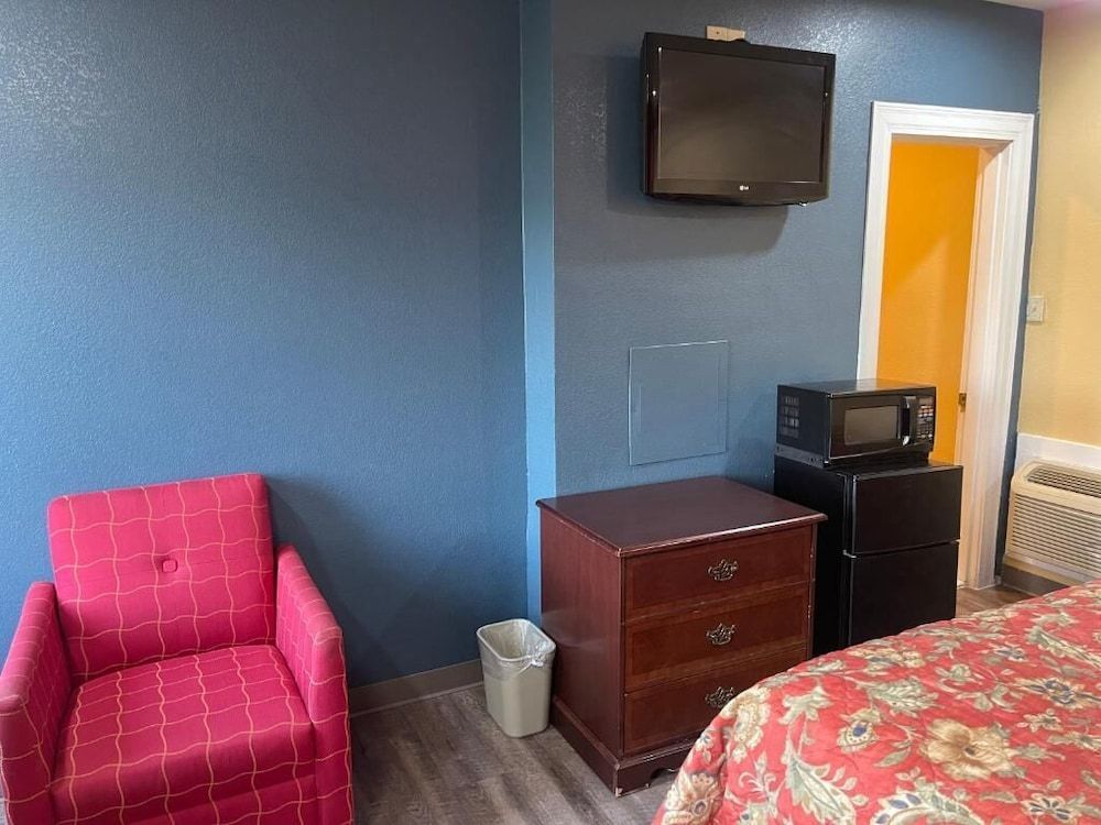 Kenwood Court Motel - photo 11