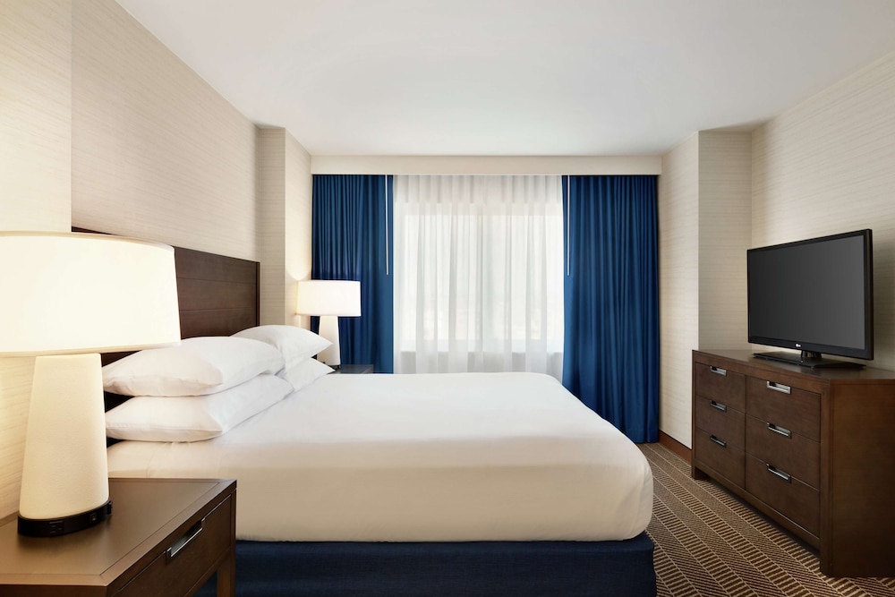 Embassy Suites Boston Logan Airport - photo 10