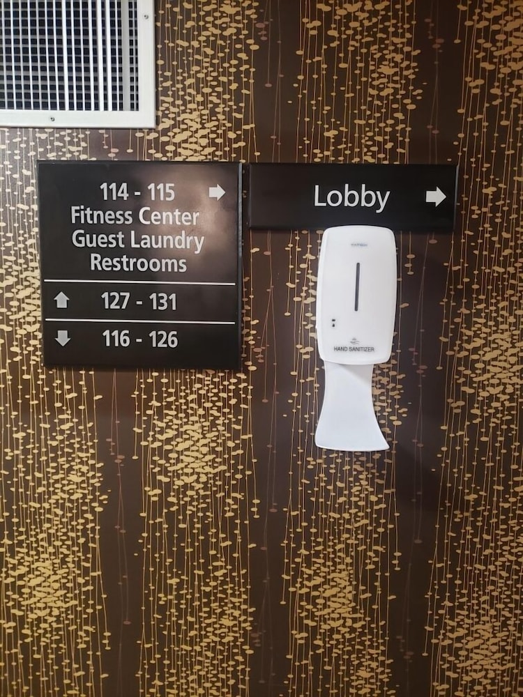 Hampton Inn Clackamas - photo 25