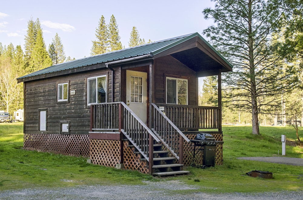 Yosemite Lakes RV Resort - photo 10