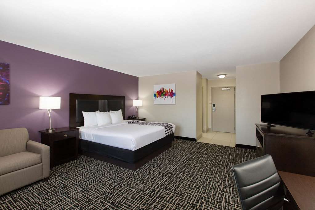 La Quinta Inn & Suites by Wyndham Blue Springs - photo 23