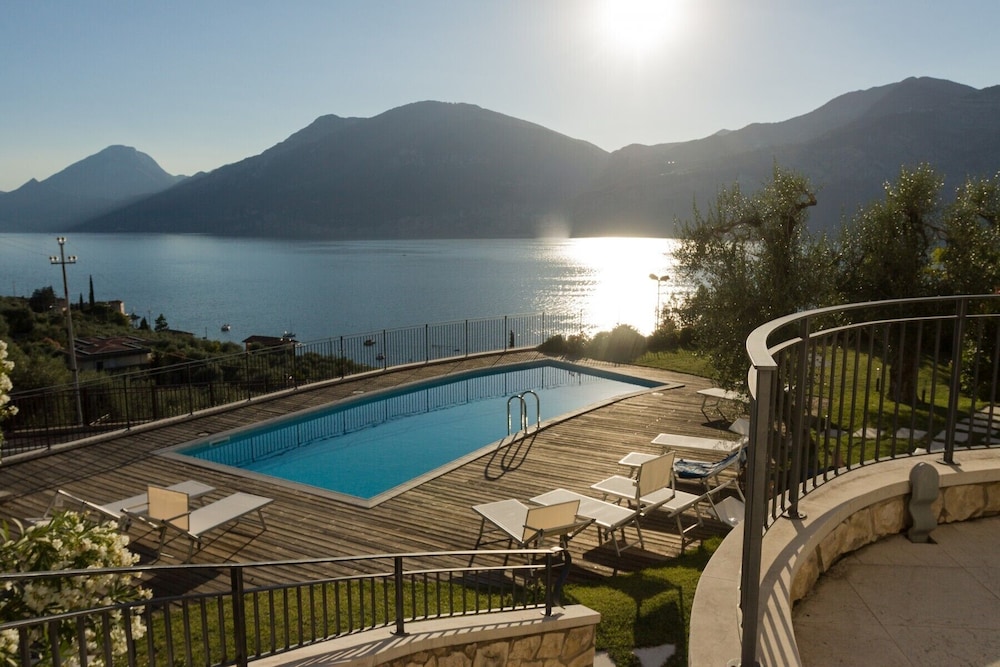 Villa Borgo Borago — 4-Star Luxury Hotel in Brenzone, Italy