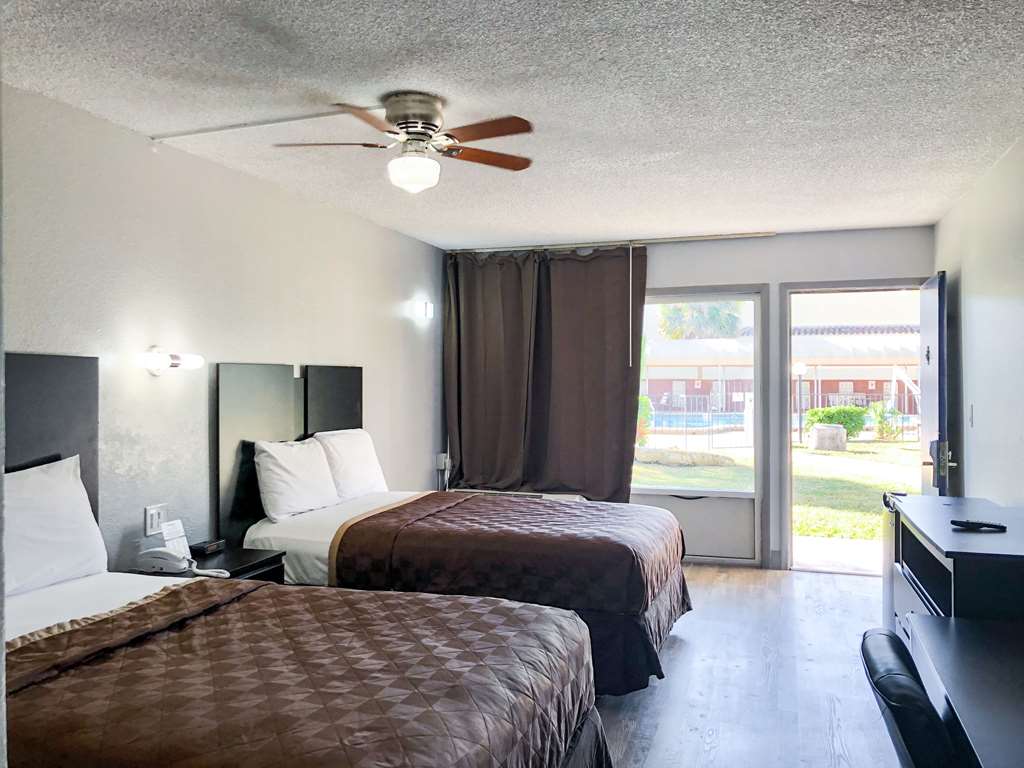 Rodeway Inn Sun City Center - photo 19
