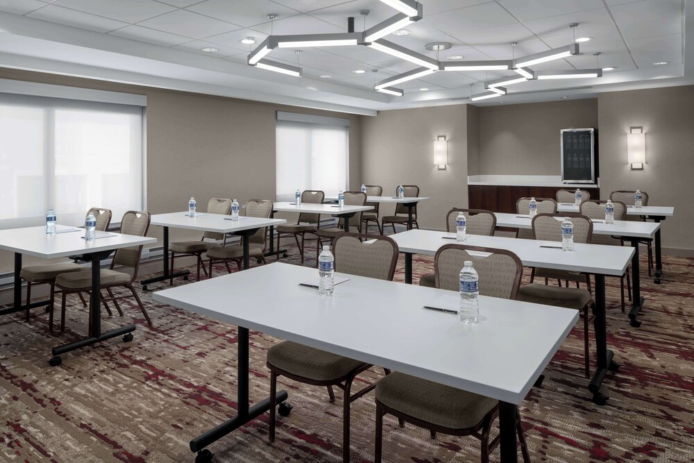 Hilton Garden Inn Bethesda Downtown - photo 53