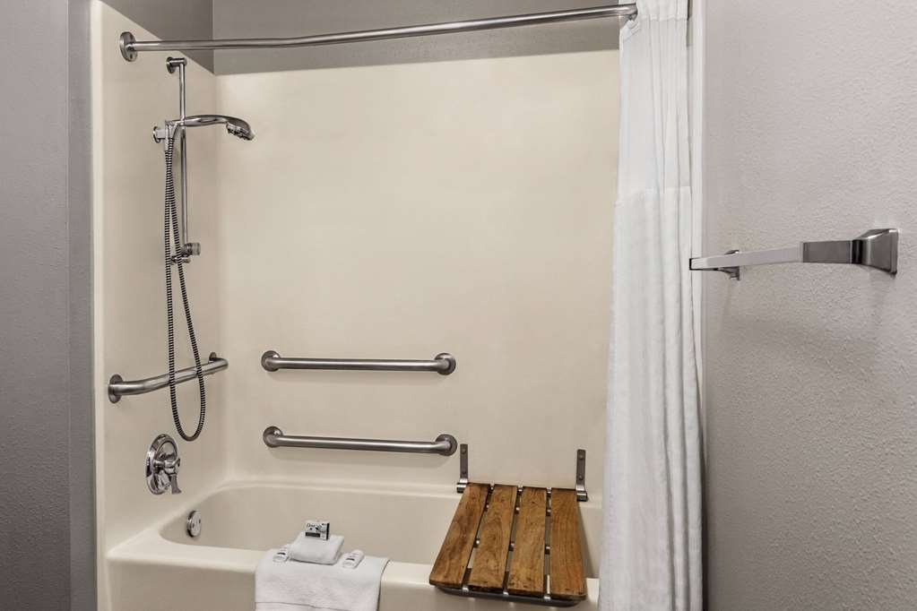 La Quinta Inn & Suites by Wyndham Chicago Tinley Park - photo 25
