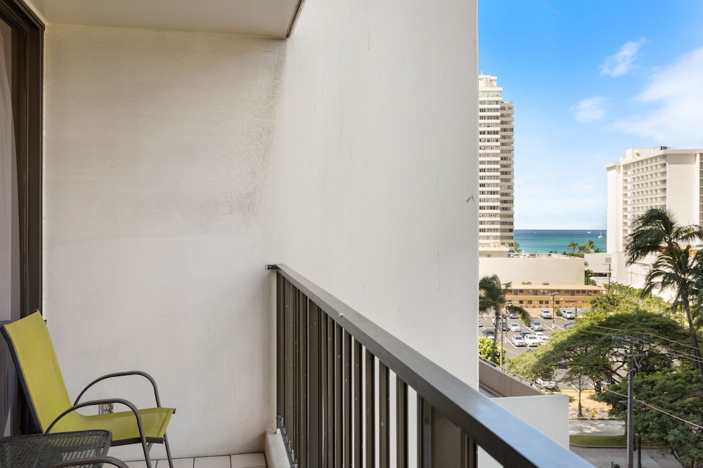 Light & Airy 8th Floor Ocean View Condo with Lanai and FREE Parking by Koko Resort Vacation Rentals - photo 23