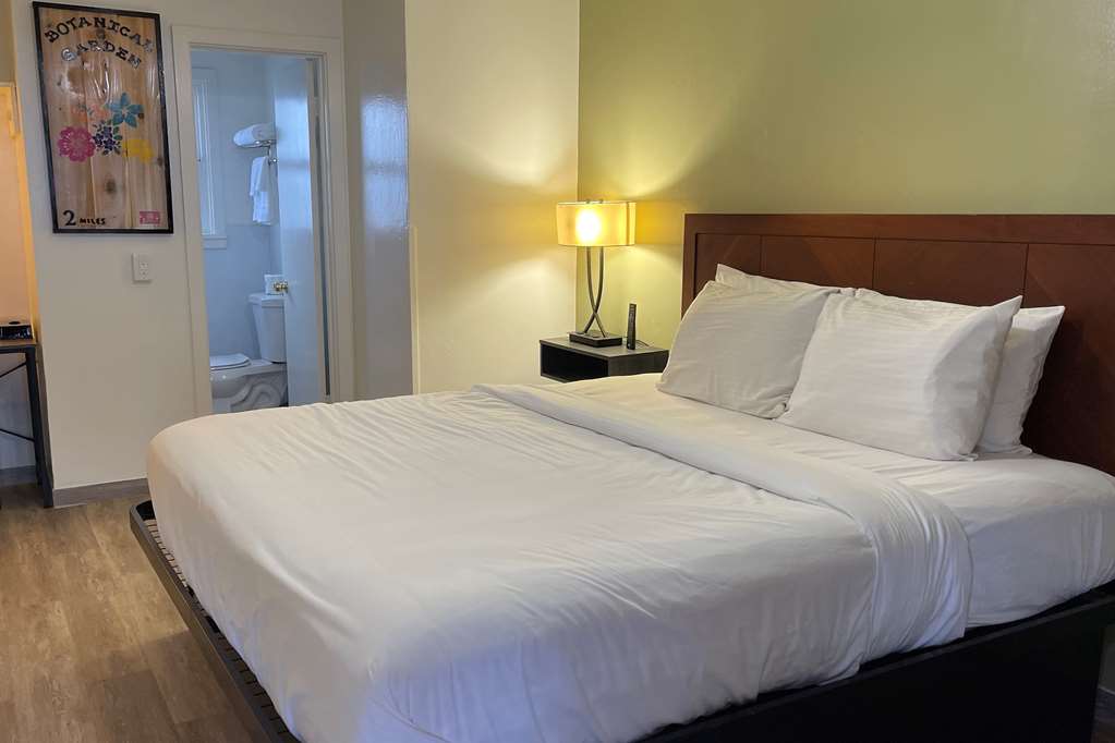 Baymont by Wyndham Fort Bragg - photo 8