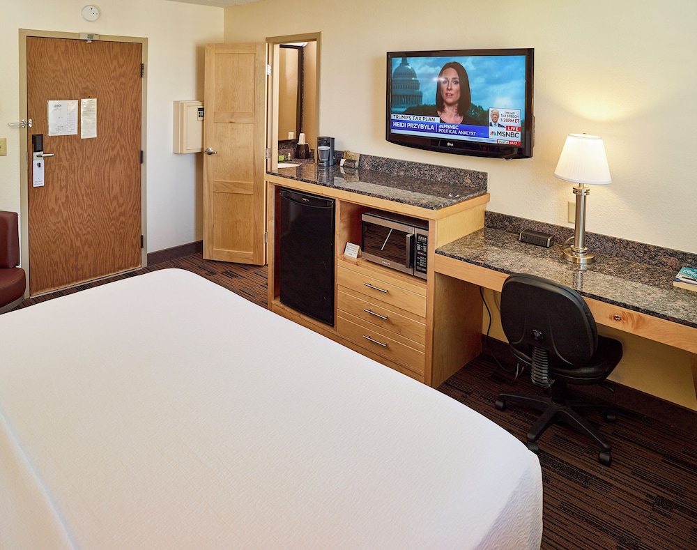 Livinn Hotel St. Paul I 94 East 3M Area - photo 26