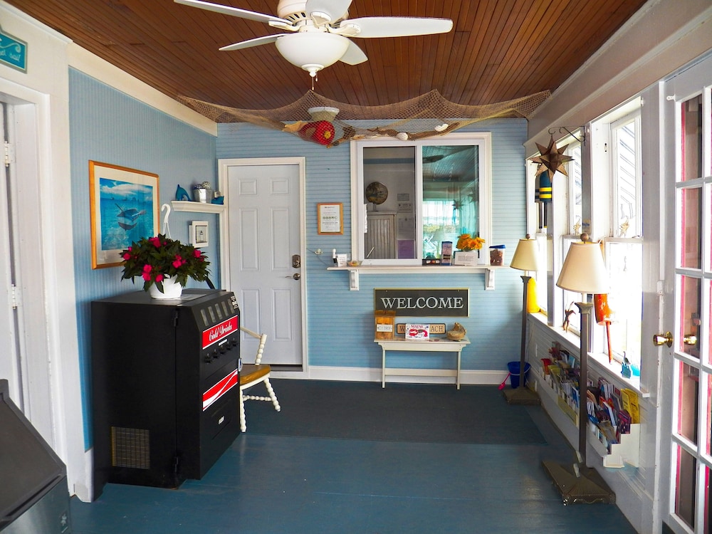 Coast Village Inn & Cottages - photo 3
