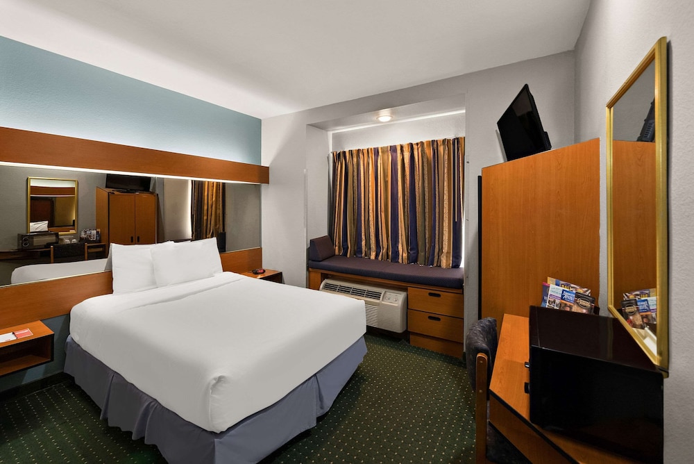 Econo Lodge Inn & Suites Mesquite Dallas East - photo 7