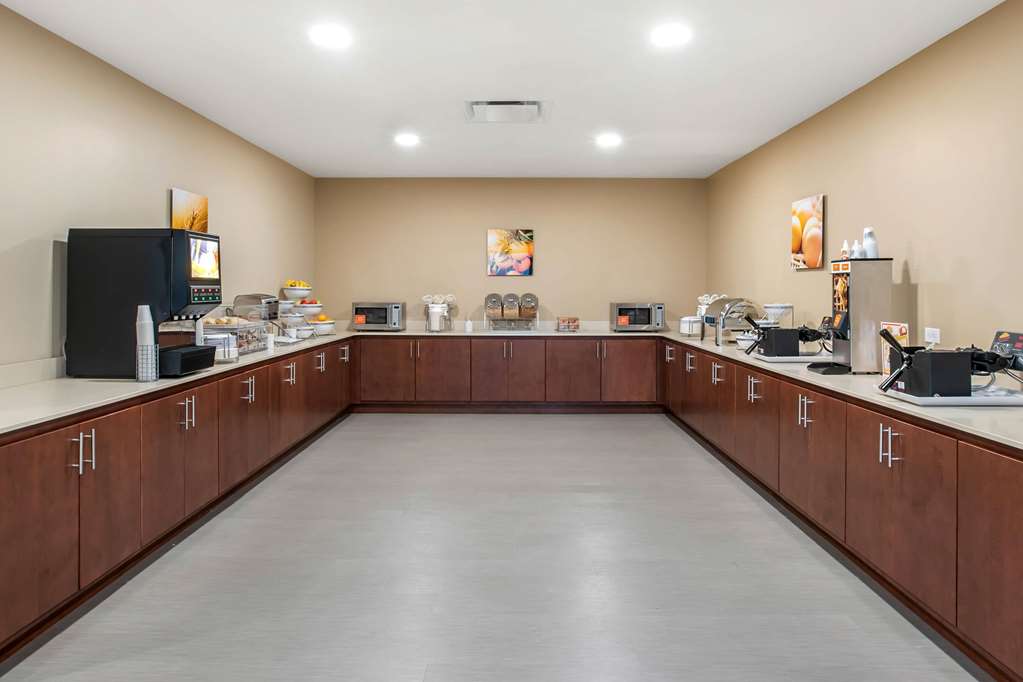 Comfort Inn and Suites Ames near ISU Campus - photo 26