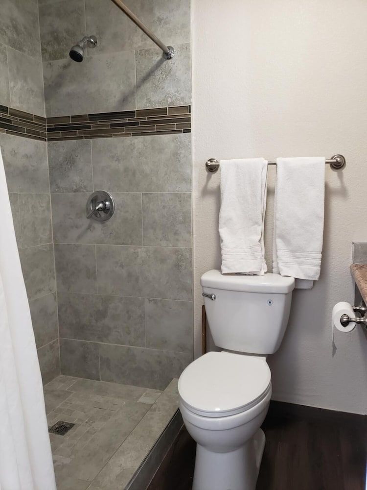 Classic Inn & Suites - photo 20