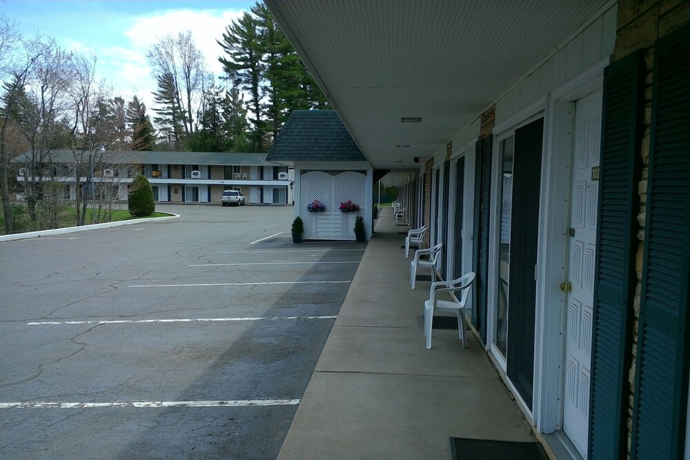 Brentwood Motor Inn - photo 41