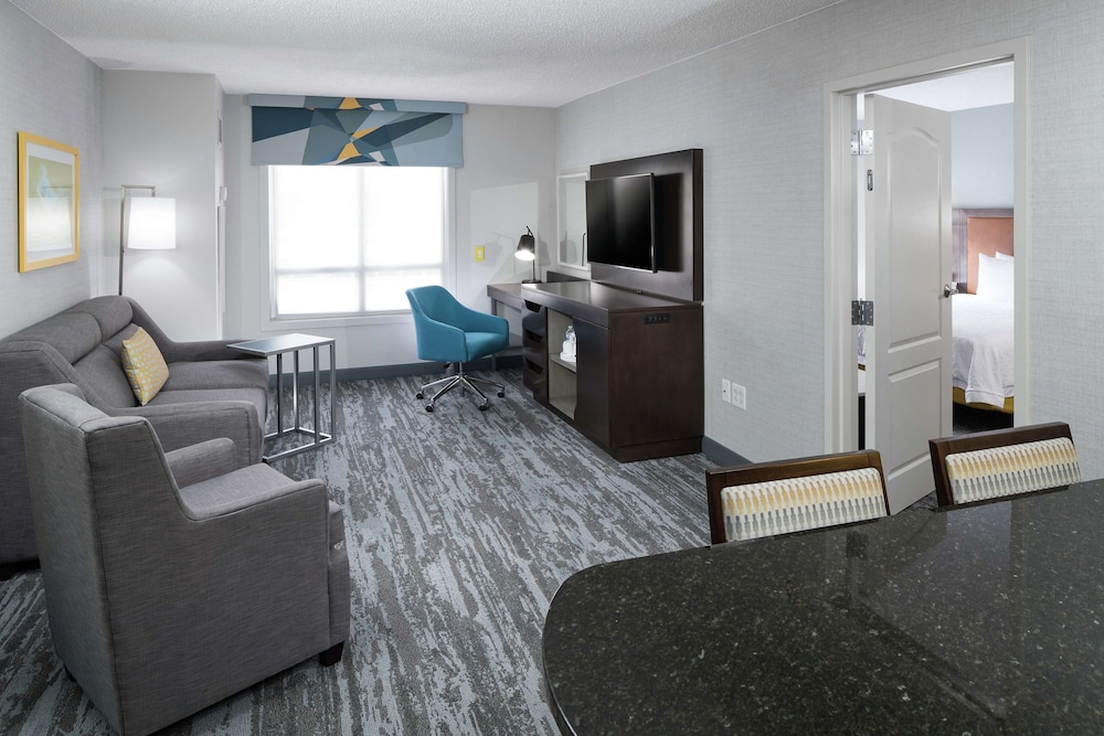 Hampton Inn & Suites Memphis Beale Street - photo 3