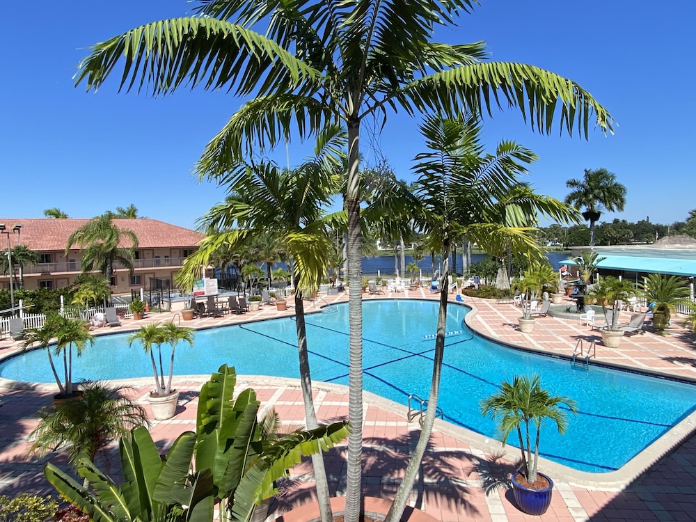 Royal Inn Hotel pet-friendly hotel Royal Palm Beach