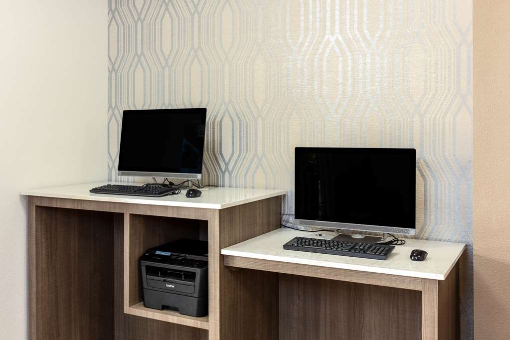La Quinta Inn & Suites by Wyndham Las Vegas Red Rock - photo 30