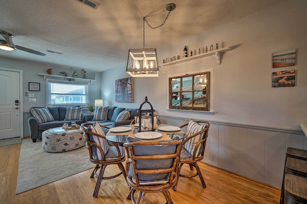 Holden Beach Vacation Rental Short Path to Beach — 4-Star Luxury Hotel in Shallotte, United States