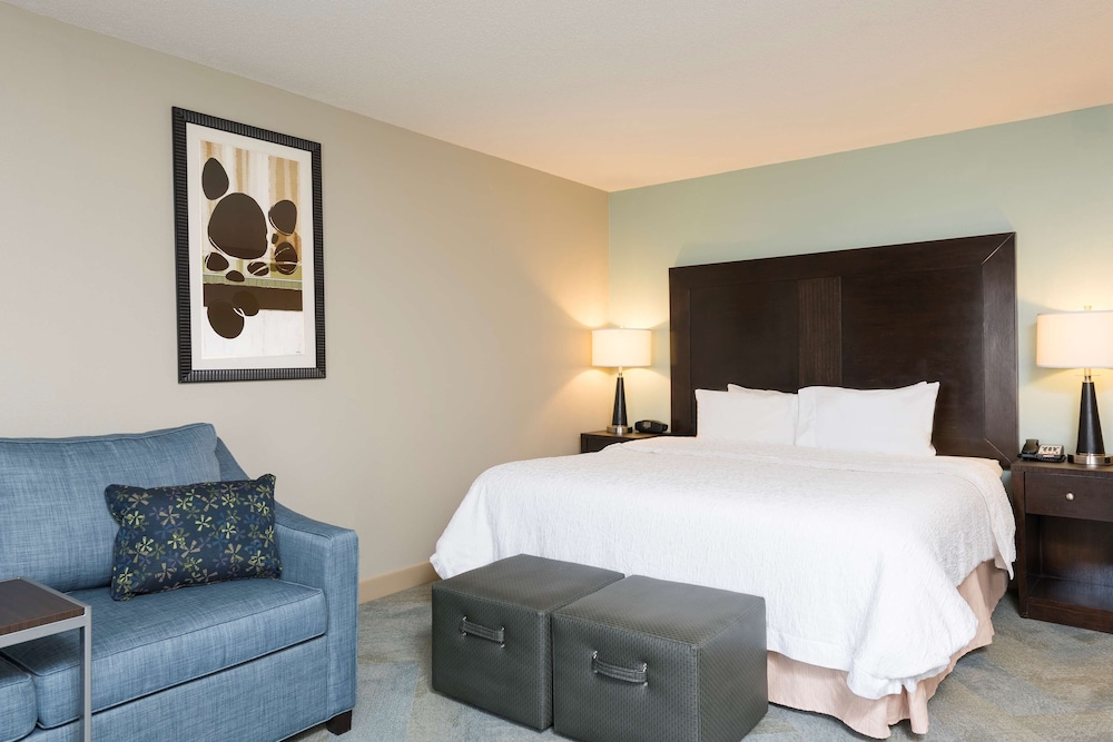 Hampton Inn Detroit Roseville - photo 11
