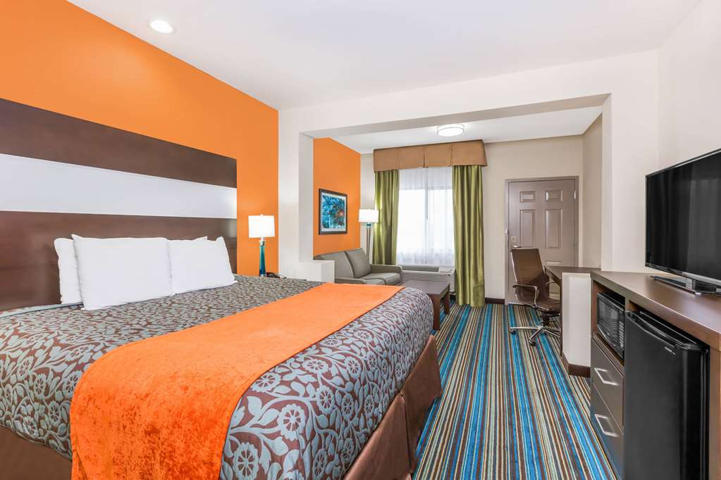 Days Inn & Suites by Wyndham Katy in Katy, United States