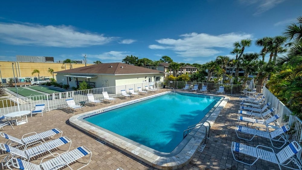 Palm Manor Resort Unit 6 203 — Englewood