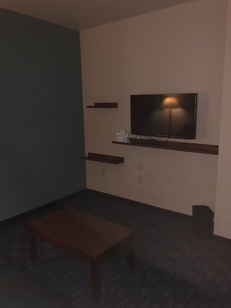 Country View Inn & Suites - photo 5
