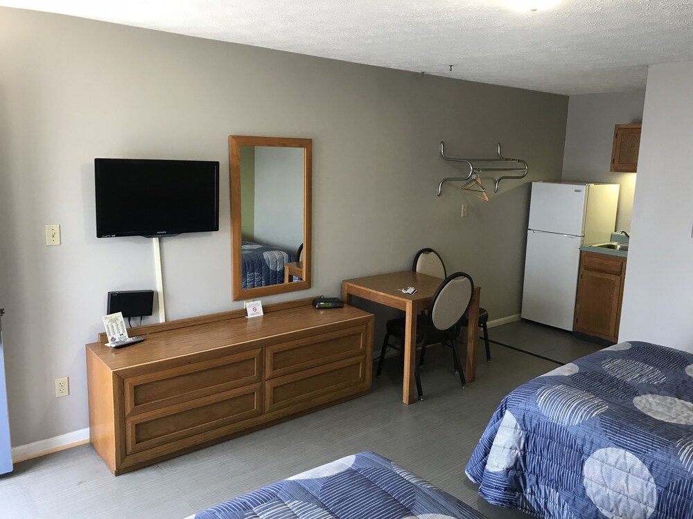 Travelers Inn And Suites - photo 6