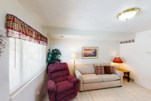 Marina Retreat — 4-Star Luxury Hotel in Garden City, United States