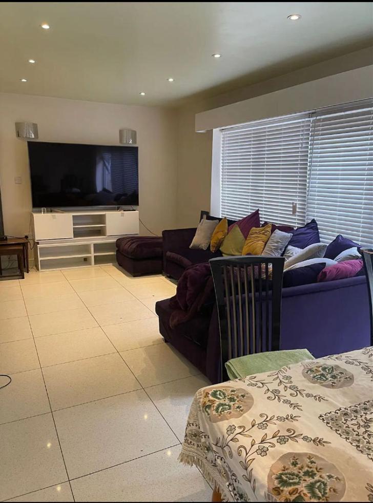 Smart Large Room with disabled facilities Idealy Located near Doncaster Rotherham Sheffield — hotel in Rotherham