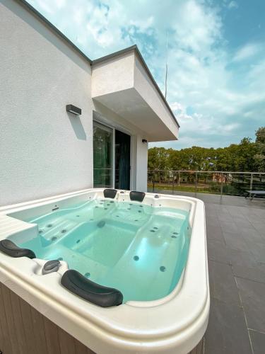 Casa Iringo Apartman By BLTN Balatonföldvár — 4-Star Luxury Hotel in Balatonfoldvar, Hungary